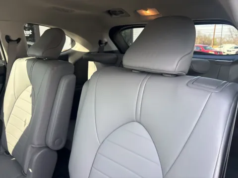 More photos of 2025 Toyota Highlander Hybrid XLE at Jerry Hunt Supercenter - Lexington, NC