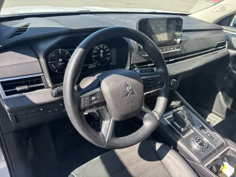 More photos of 2024 Mitsubishi Outlander PHEV SE at Jerry Hunt Supercenter - Lexington, NC