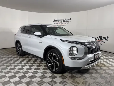 More photos of 2024 Mitsubishi Outlander PHEV SE at Jerry Hunt Supercenter - Lexington, NC