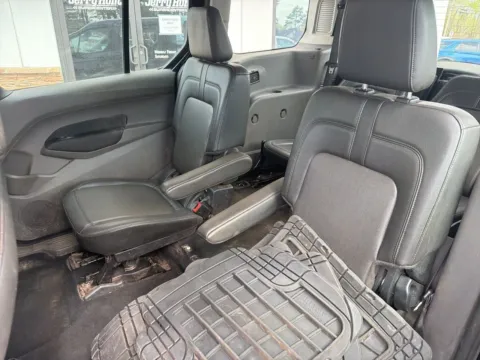 More photos of 2022 Ford Transit Connect XL at Jerry Hunt Supercenter - Lexington, NC