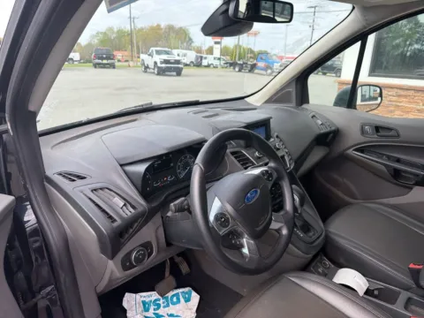More photos of 2022 Ford Transit Connect XL at Jerry Hunt Supercenter - Lexington, NC