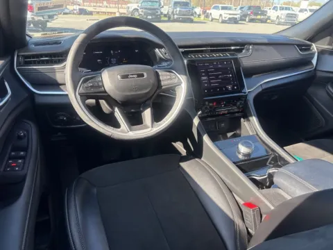 More photos of 2023 Jeep Grand Cherokee L Altitude at Jerry Hunt Supercenter - Lexington, NC