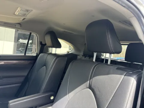 More photos of 2023 Toyota Highlander L at Jerry Hunt Supercenter - Lexington, NC