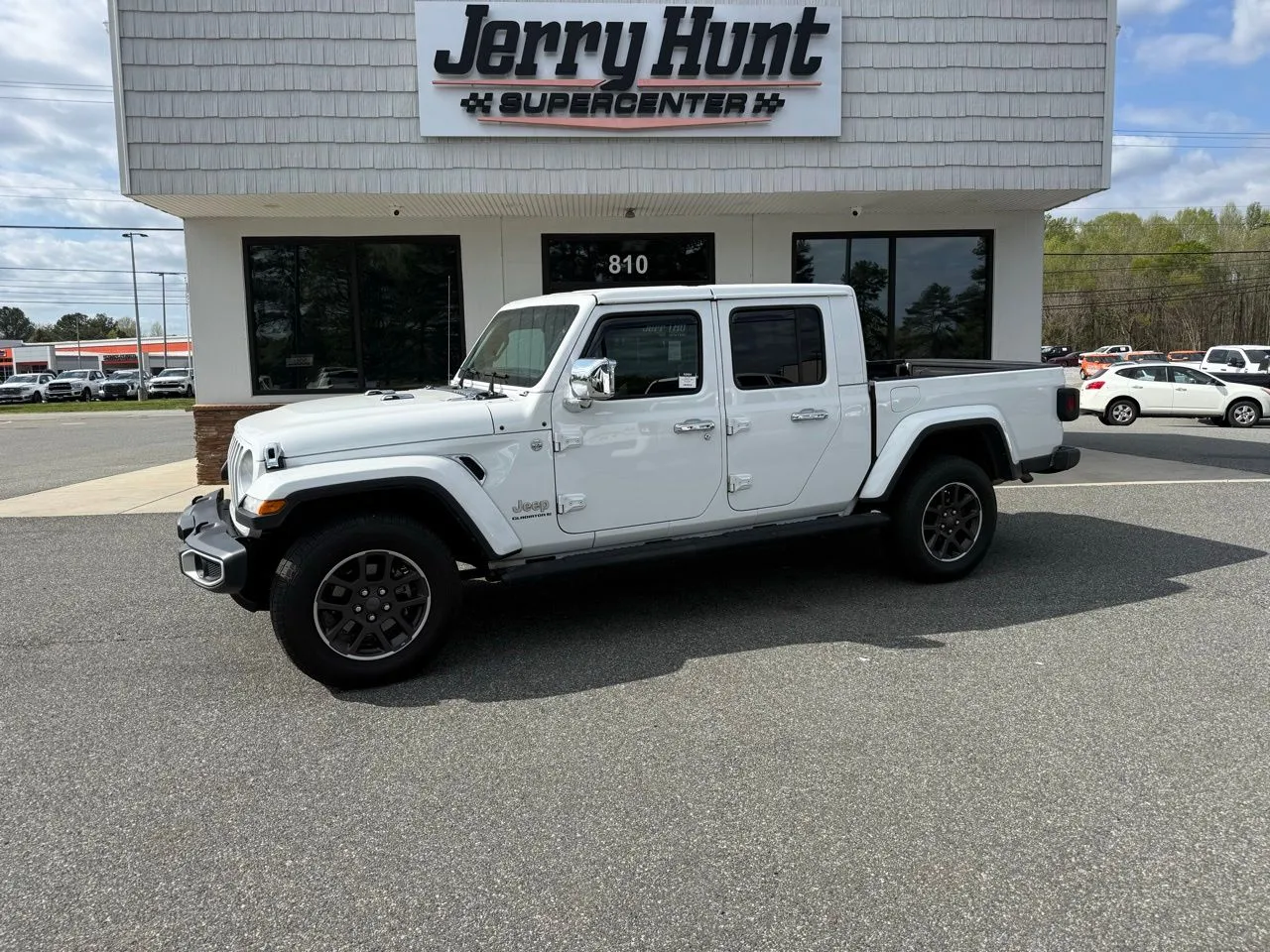 White 2023 Jeep Gladiator Overland for sale in Lexington, NC