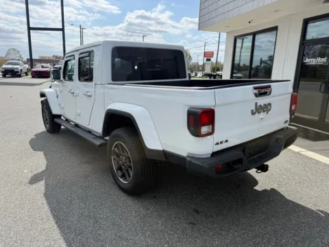 More photos of 2023 Jeep Gladiator Overland at Jerry Hunt Supercenter - Lexington, NC