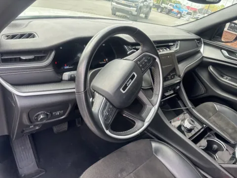More photos of 2023 Jeep Grand Cherokee L Altitude at Jerry Hunt Supercenter - Lexington, NC