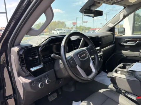 More photos of 2024 GMC Sierra 1500 Elevation at Jerry Hunt Supercenter - Lexington, NC