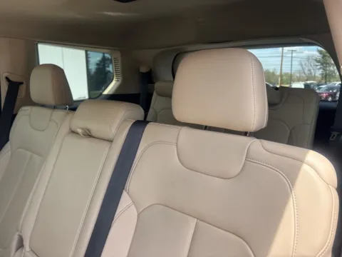 More photos of 2022 Jeep Grand Cherokee L Limited at Jerry Hunt Supercenter - Lexington, NC