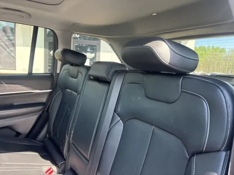 More photos of 2022 Jeep Grand Cherokee Limited at Jerry Hunt Supercenter - Lexington, NC