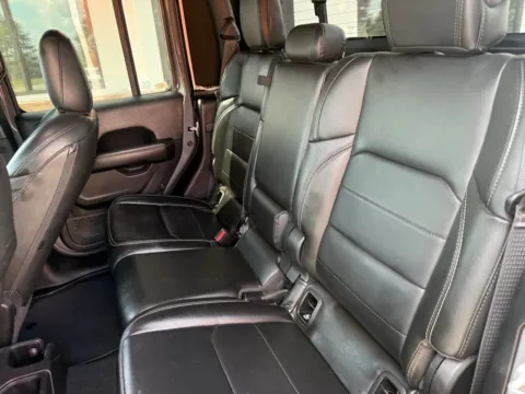 More photos of 2022 Jeep Gladiator Overland at Jerry Hunt Supercenter - Lexington, NC