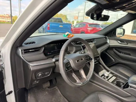More photos of 2023 Jeep Grand Cherokee L Overland at Jerry Hunt Supercenter - Lexington, NC