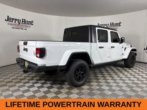 More photos of 2022 Jeep Gladiator Sport at Jerry Hunt Supercenter - Lexington, NC