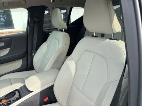 Photos of 2022 Volvo XC40 T5 Inscription for sale in Lexington, NC at Jerry Hunt Supercenter - Lexington