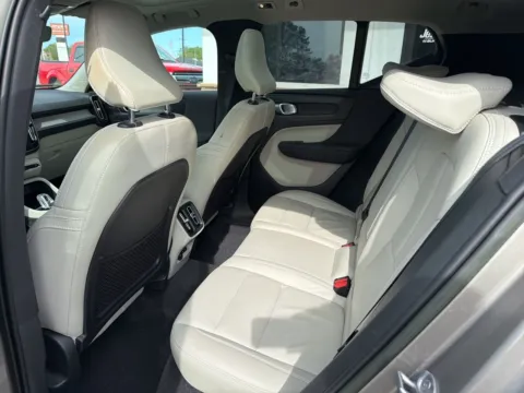 More photos of 2022 Volvo XC40 T5 Inscription at Jerry Hunt Supercenter - Lexington, NC