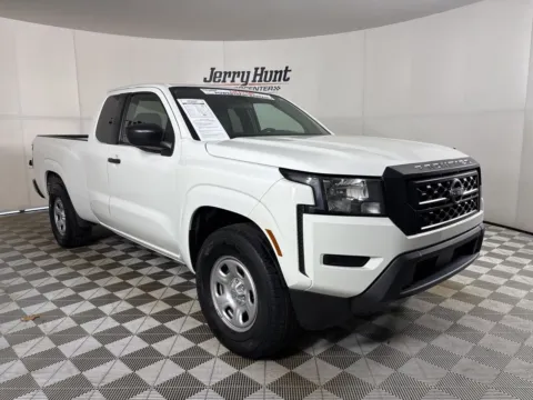 More photos of 2022 Nissan Frontier S at Jerry Hunt Supercenter - Lexington, NC
