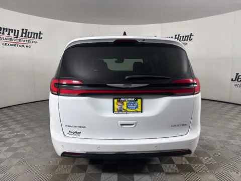 More photos of 2023 Chrysler Pacifica Limited at Jerry Hunt Supercenter - Lexington, NC