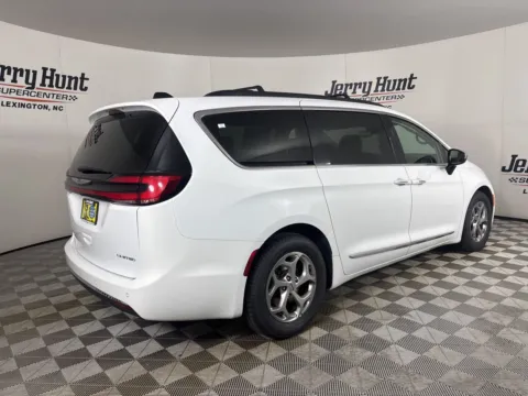 More photos of 2023 Chrysler Pacifica Limited at Jerry Hunt Supercenter - Lexington, NC