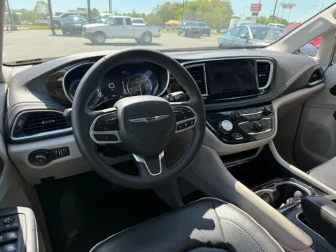 More photos of 2023 Chrysler Pacifica Limited at Jerry Hunt Supercenter - Lexington, NC