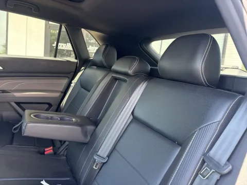 More photos of 2021 Volkswagen Atlas Cross Sport 3.6L V6 SE w/Technology at Jerry Hunt Supercenter - Lexington, NC