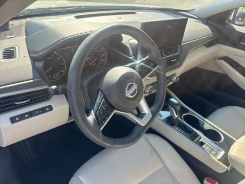 More photos of 2023 Nissan Altima 2.5 SL at Jerry Hunt Supercenter - Lexington, NC