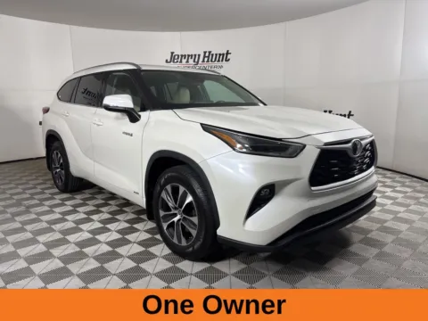 More photos of 2021 Toyota Highlander Hybrid XLE at Jerry Hunt Supercenter - Lexington, NC