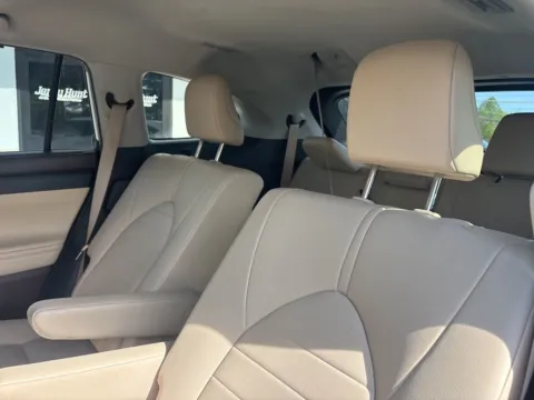 More photos of 2021 Toyota Highlander Hybrid XLE at Jerry Hunt Supercenter - Lexington, NC