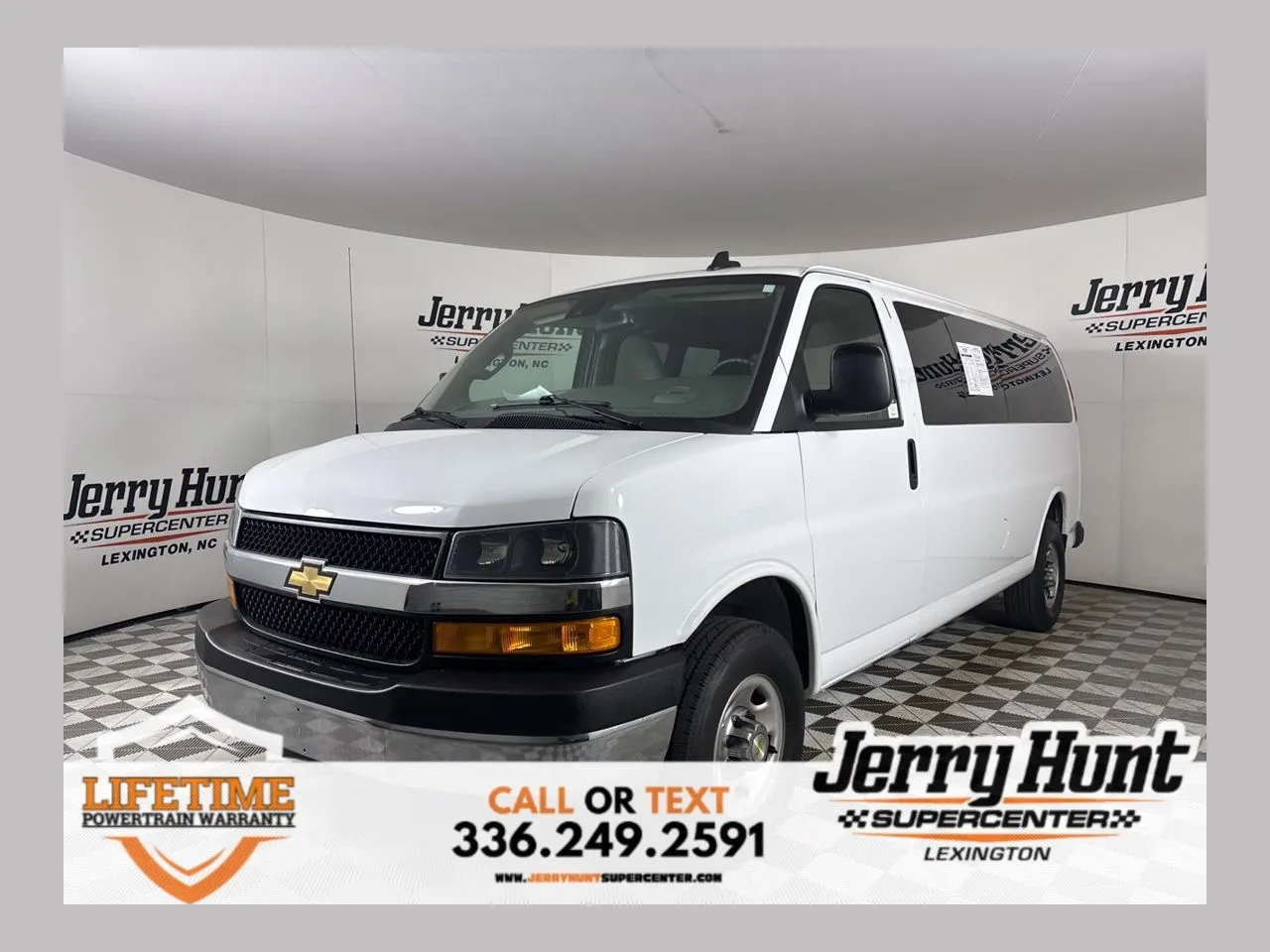 2024 Chevrolet Express 3500 LT Extended's photo