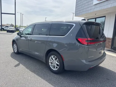 More photos of 2023 Chrysler Pacifica Touring L at Jerry Hunt Supercenter - Lexington, NC