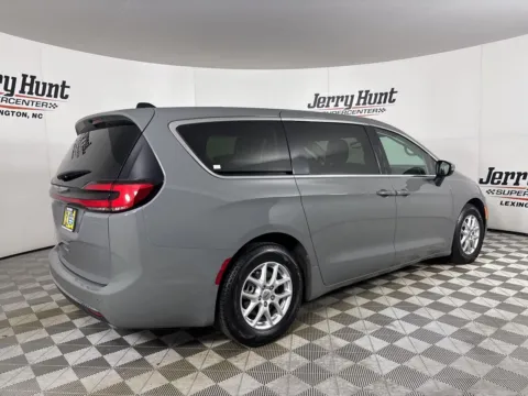 More photos of 2023 Chrysler Pacifica Touring L at Jerry Hunt Supercenter - Lexington, NC