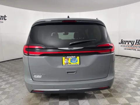 More photos of 2023 Chrysler Pacifica Touring L at Jerry Hunt Supercenter - Lexington, NC