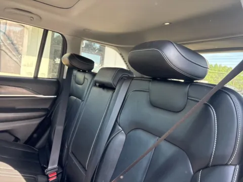 More photos of 2022 Jeep Grand Cherokee Limited at Jerry Hunt Supercenter - Lexington, NC