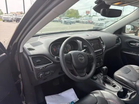 More photos of 2022 Jeep Cherokee Trailhawk at Jerry Hunt Supercenter - Lexington, NC