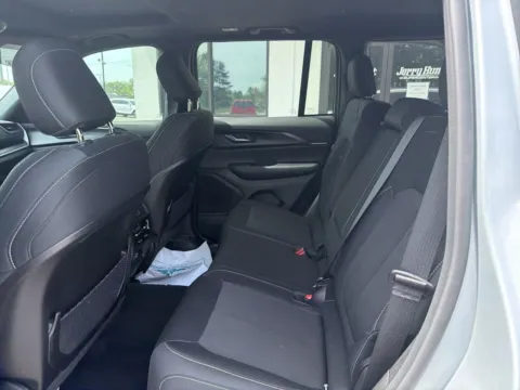 More photos of 2025 Jeep Grand Cherokee Laredo X at Jerry Hunt Supercenter - Lexington, NC