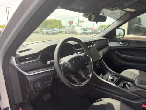 More photos of 2025 Jeep Grand Cherokee Laredo X at Jerry Hunt Supercenter - Lexington, NC