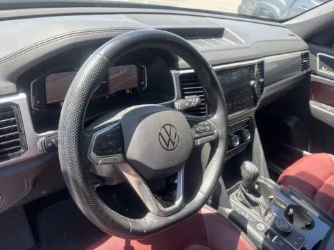 More photos of 2023 Volkswagen Atlas Cross Sport 3.6L V6 SEL Premium R-Line at Jerry Hunt Supercenter - Lexington, NC