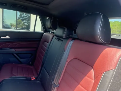 More photos of 2023 Volkswagen Atlas Cross Sport 3.6L V6 SEL Premium R-Line at Jerry Hunt Supercenter - Lexington, NC