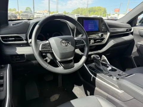 More photos of 2025 Toyota Highlander XSE at Jerry Hunt Supercenter - Lexington, NC