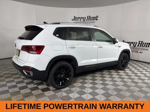 More photos of 2024 Volkswagen Taos 1.5T SE at Jerry Hunt Supercenter - Lexington, NC