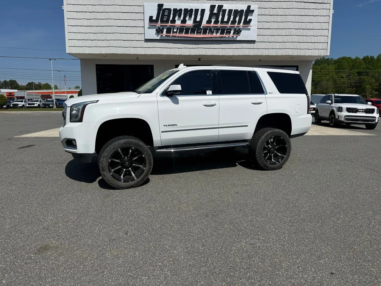 White 2019 GMC Yukon SLT Standard Edition for sale in Lexington, NC