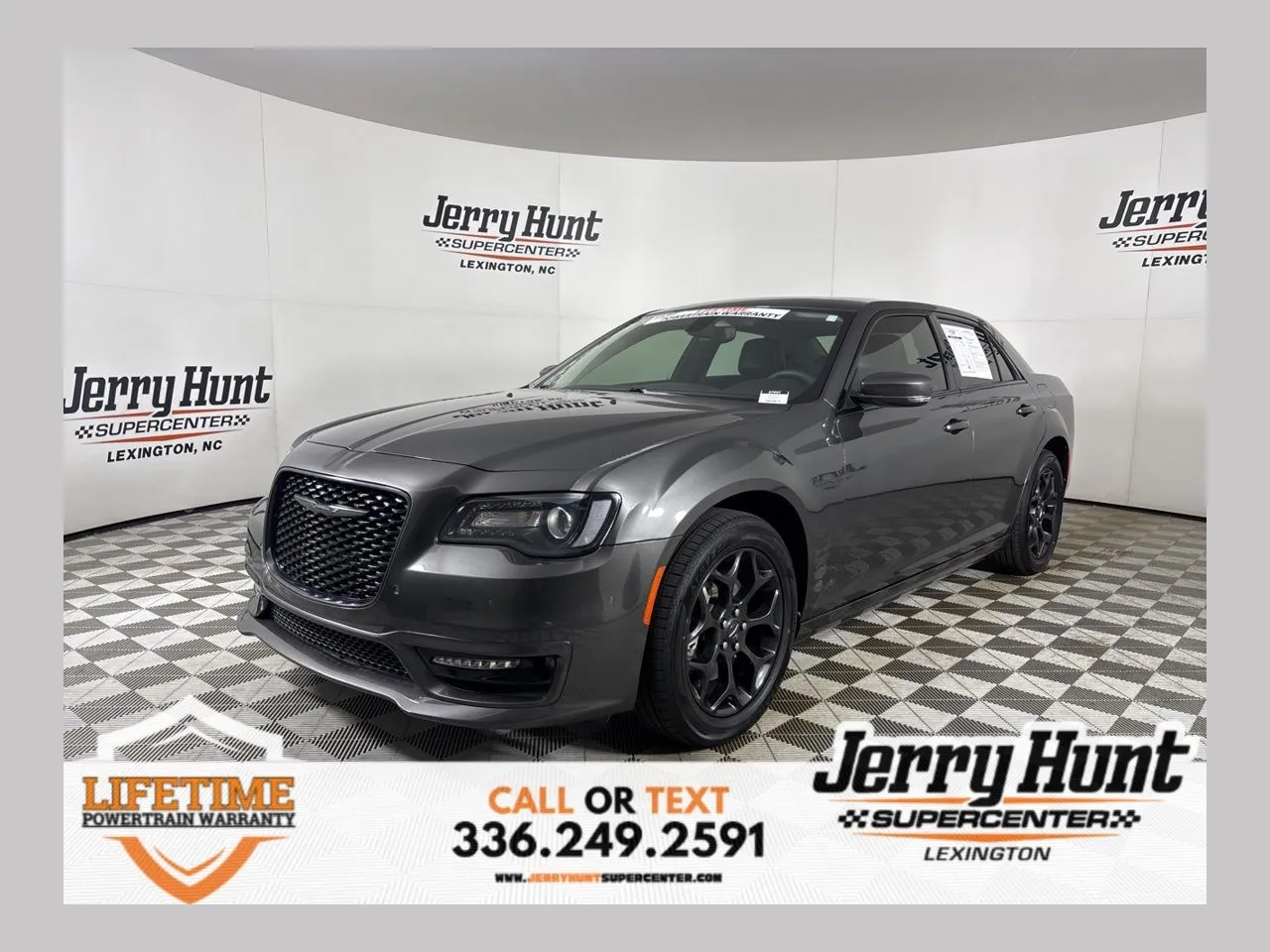 2023 Chrysler 300 Touring L AWD's photo