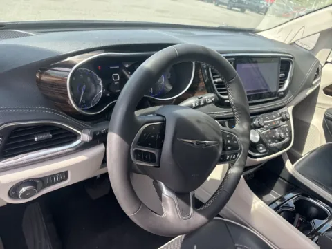 More photos of 2024 Chrysler Pacifica Limited at Jerry Hunt Supercenter - Lexington, NC