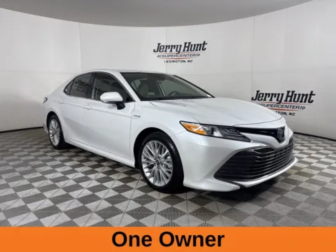 More photos of 2020 Toyota Camry Hybrid XLE at Jerry Hunt Supercenter - Lexington, NC