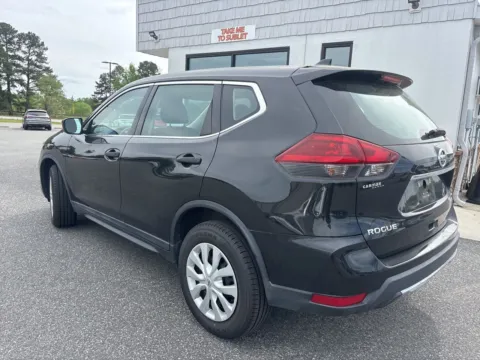 More photos of 2019 Nissan Rogue S at Jerry Hunt Supercenter - Lexington, NC