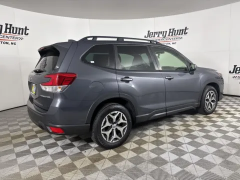 More photos of 2022 Subaru Forester Premium at Jerry Hunt Supercenter - Lexington, NC