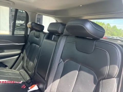 More photos of 2023 Jeep Grand Cherokee Limited at Jerry Hunt Supercenter - Lexington, NC