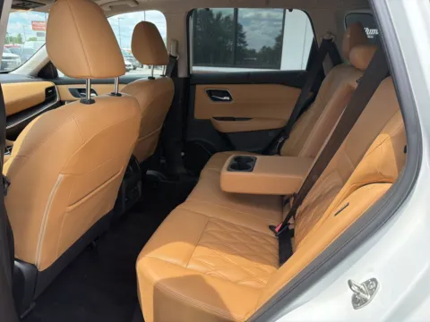 More photos of 2023 Nissan Rogue Platinum at Jerry Hunt Supercenter - Lexington, NC