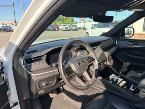 More photos of 2023 Jeep Grand Cherokee L Overland at Jerry Hunt Supercenter - Lexington, NC