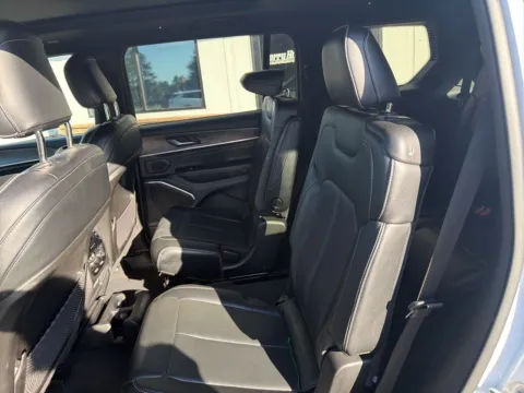 More photos of 2023 Jeep Grand Cherokee L Overland at Jerry Hunt Supercenter - Lexington, NC