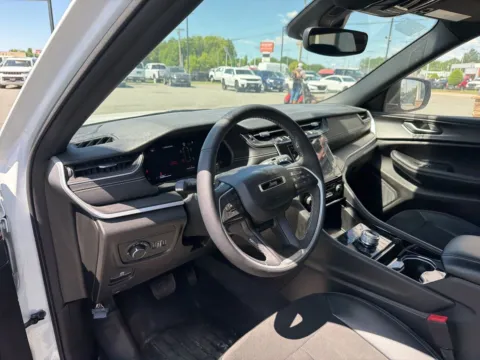 More photos of 2023 Jeep Grand Cherokee L Altitude at Jerry Hunt Supercenter - Lexington, NC