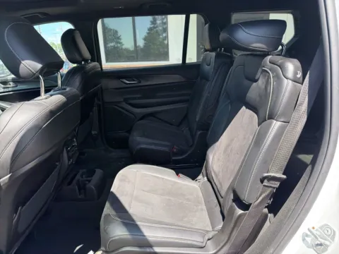 More photos of 2023 Jeep Grand Cherokee L Altitude at Jerry Hunt Supercenter - Lexington, NC